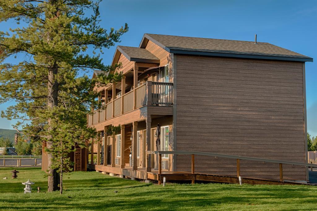 Tao'S Inn Уест Йелоустоун Екстериор снимка
